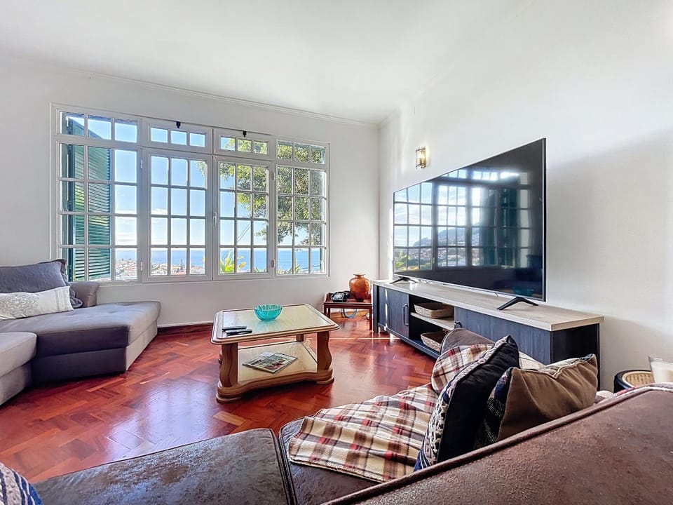 Communal lounge/ TV room, Living room