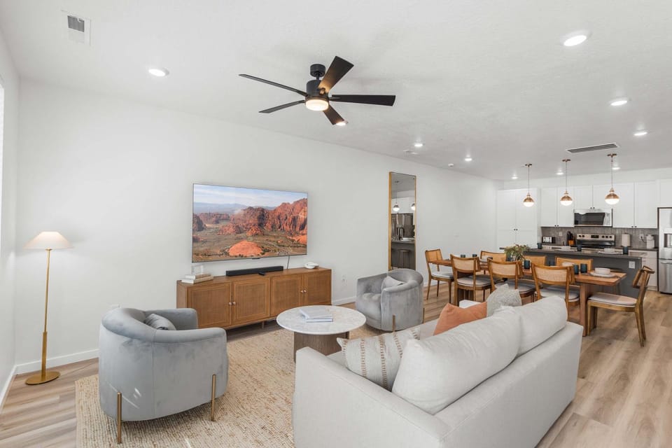 Brand New Desert Cliff - Sleeps 20 Guests House in Washington