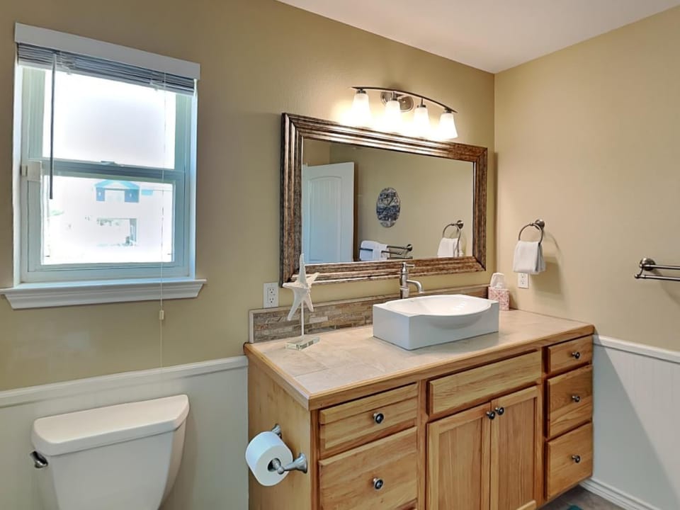 Toilet, Bathroom, towels