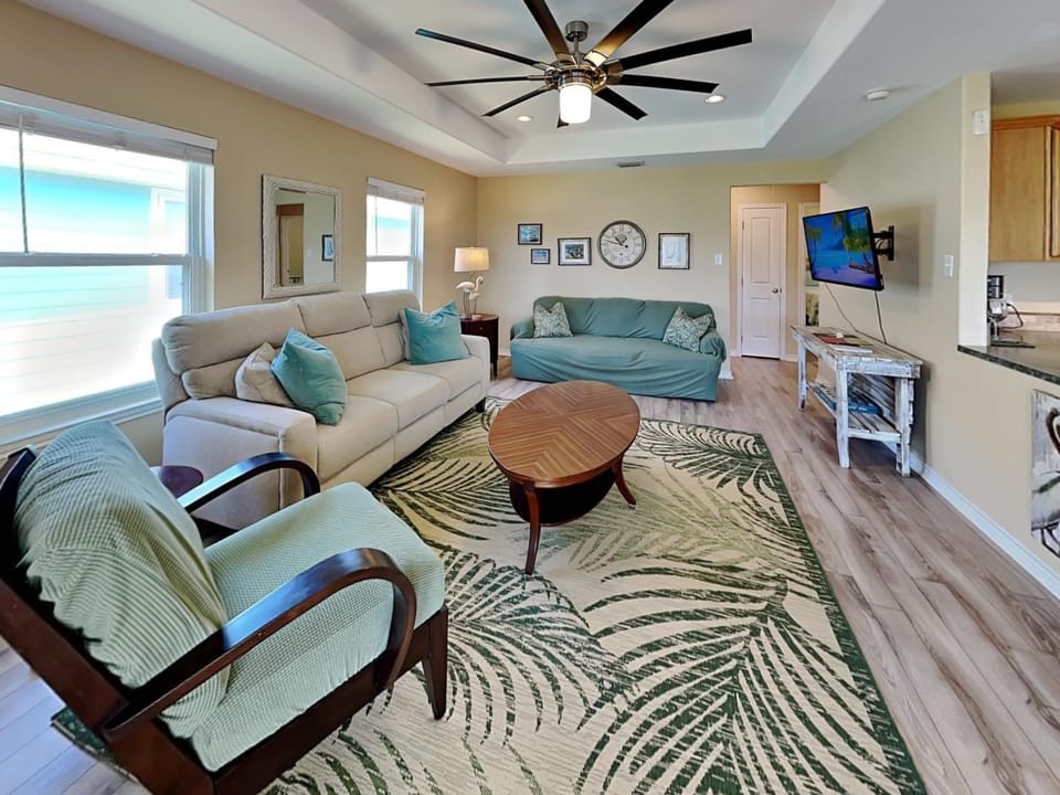 TV and multimedia, Living room, Seating area, Sea view, furniture