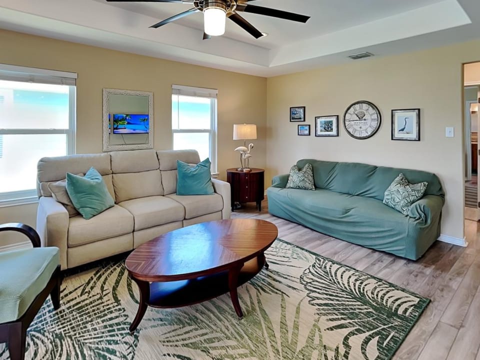 TV and multimedia, Living room, Seating area, furniture