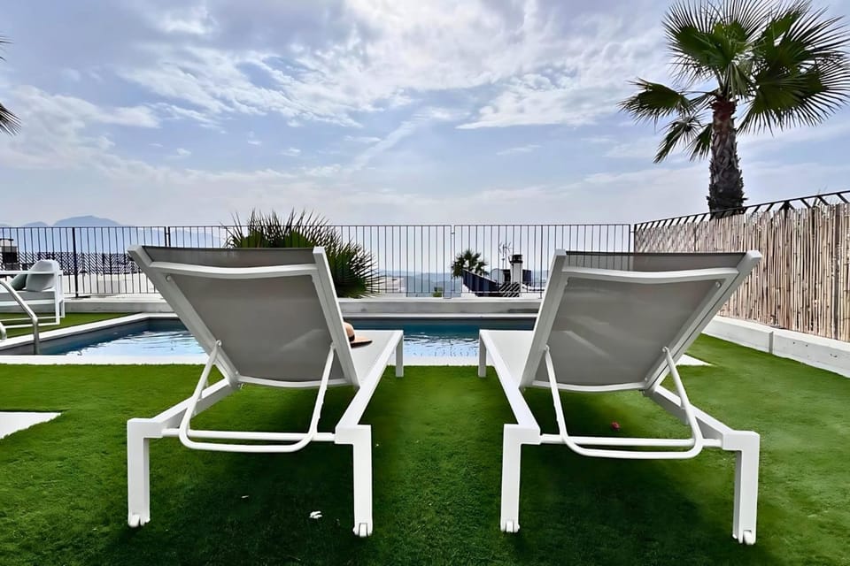 Natural landscape, Swimming pool, sunbed