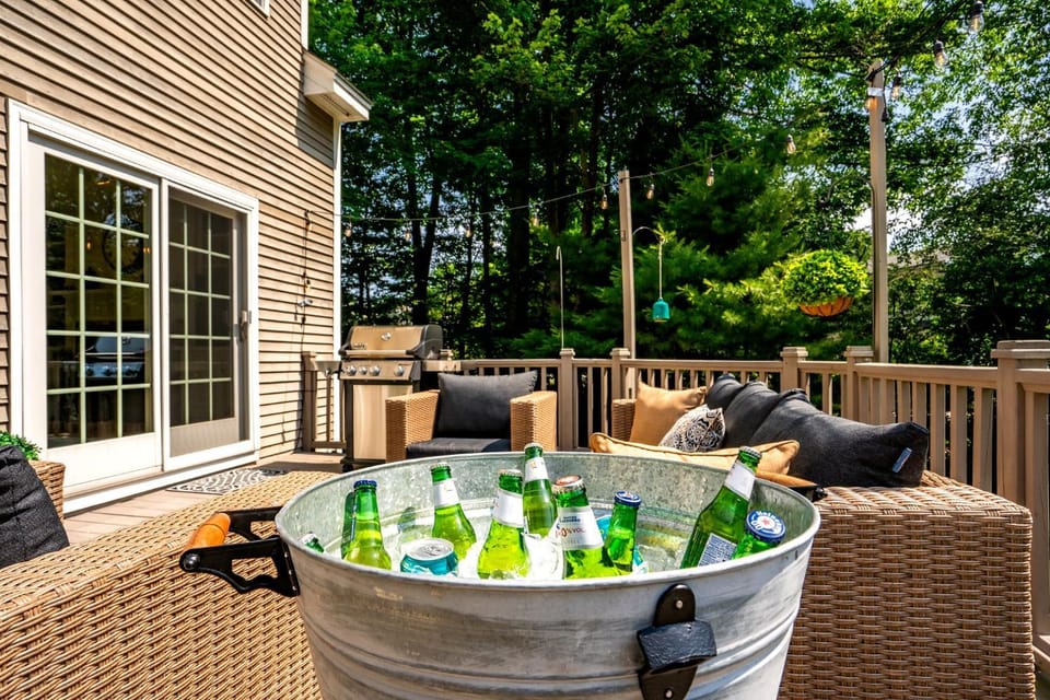 Maine Adventure 3BR Oasis Awaits House in York Harbor