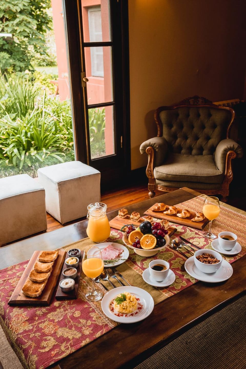 Living room, Food and drinks, Breakfast
