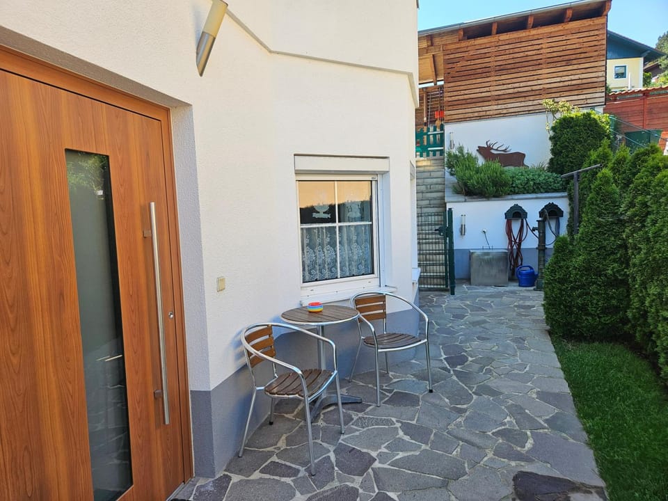 Facade/entrance, Balcony/Terrace