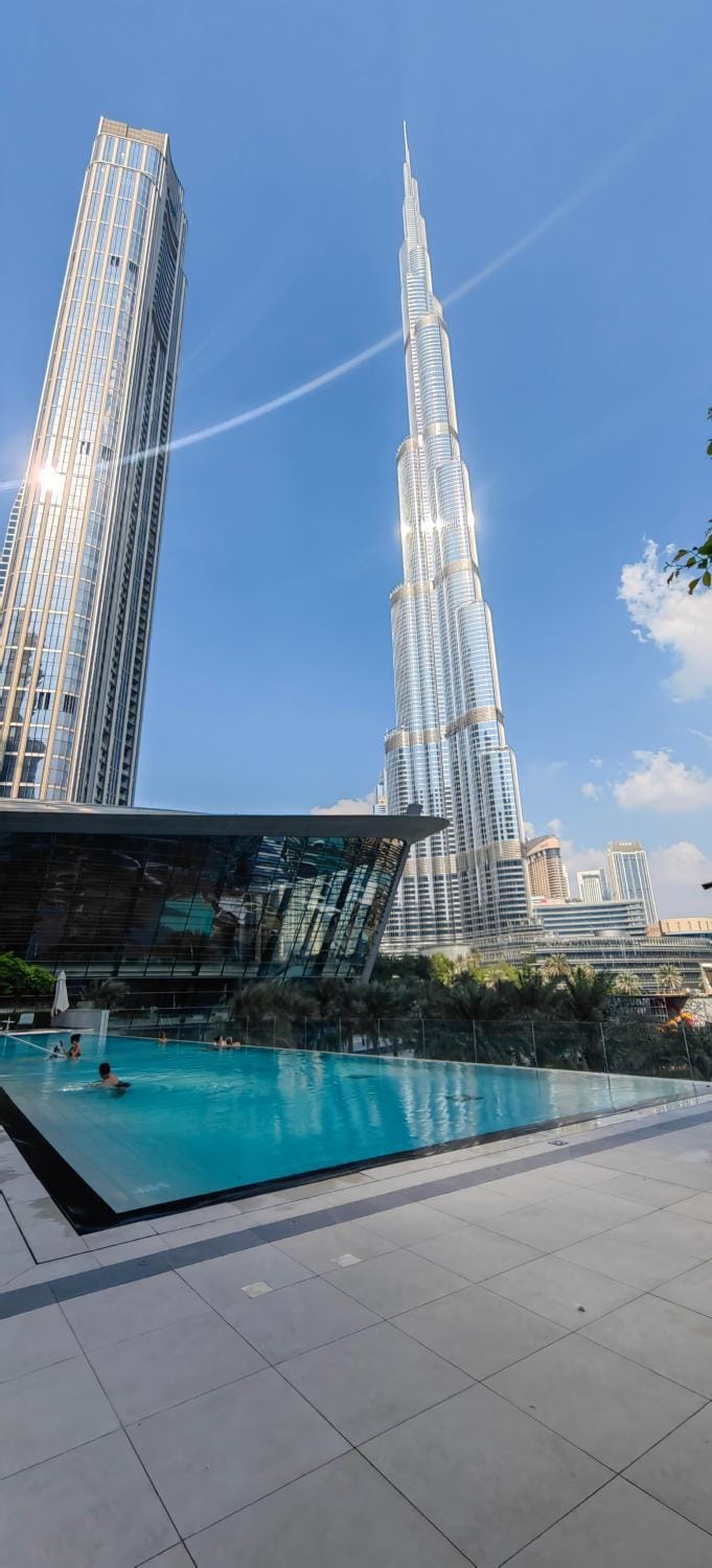 Downtown Dubai, Burj Khalifa View, Steps From Dubai Mall, Infinity Pool Apartment in Dubai