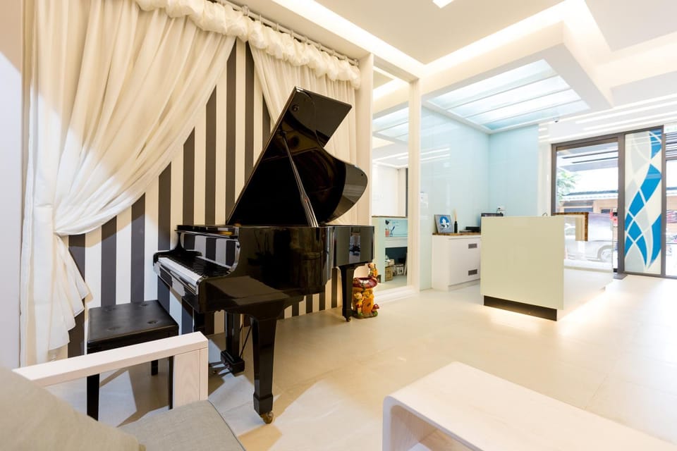 Communal lounge/ TV room