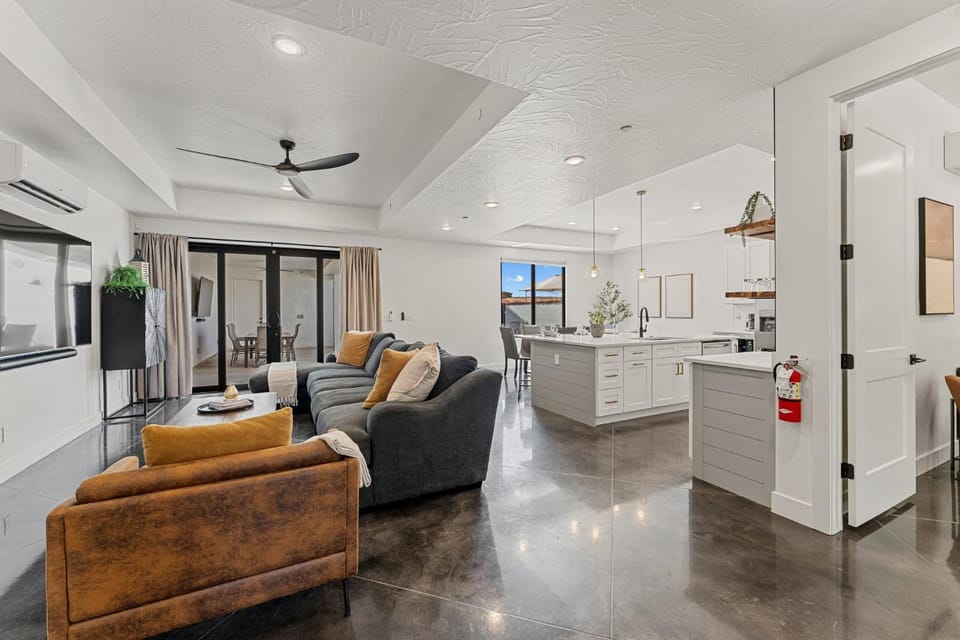 Desert Jewel with Private Gym and Pool townhouse House in Hurricane