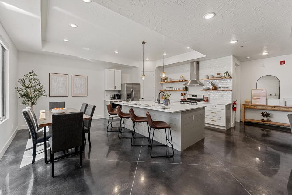 Desert Jewel with Private Gym and Pool townhouse House in Hurricane