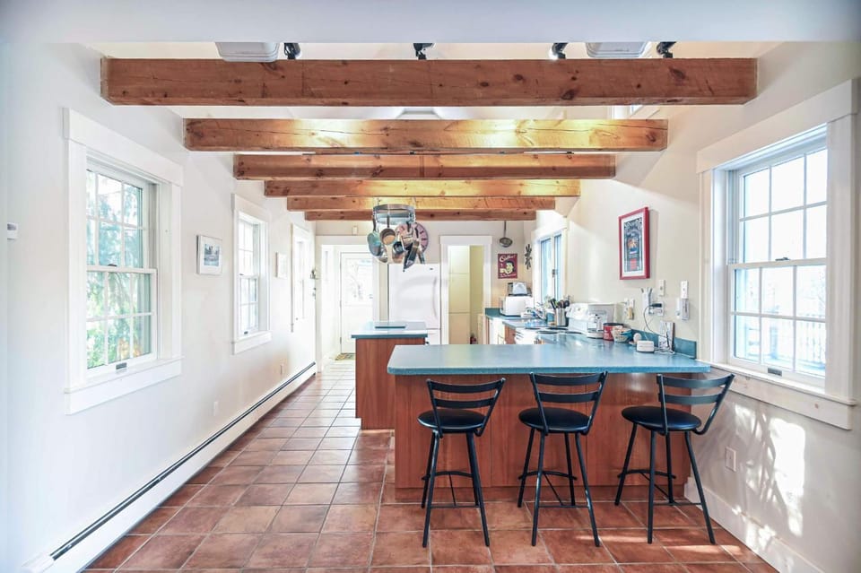 4 BDR with Private Hot tub Backyard and Deck House in Wells