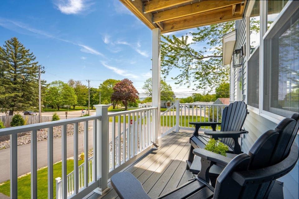 Large Family Retreat Near Beach Private Decks House in Wells