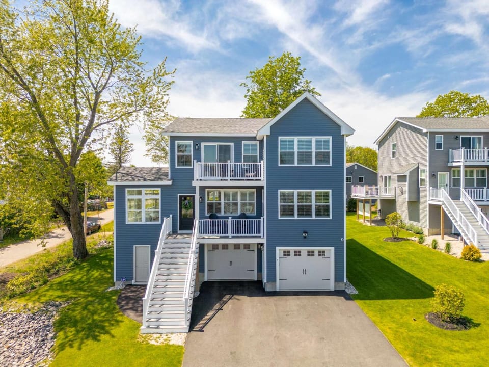 Large Family Retreat Near Beach Private Decks House in Wells