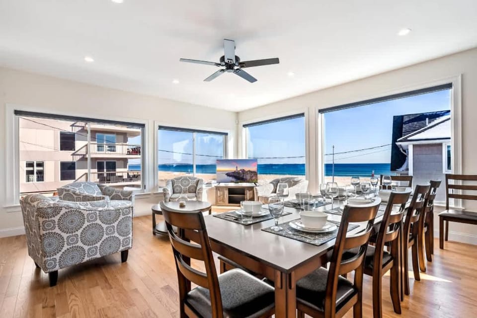 Oceanfront Home Beach Access Deck & Ping Pong House in Old Orchard Beach