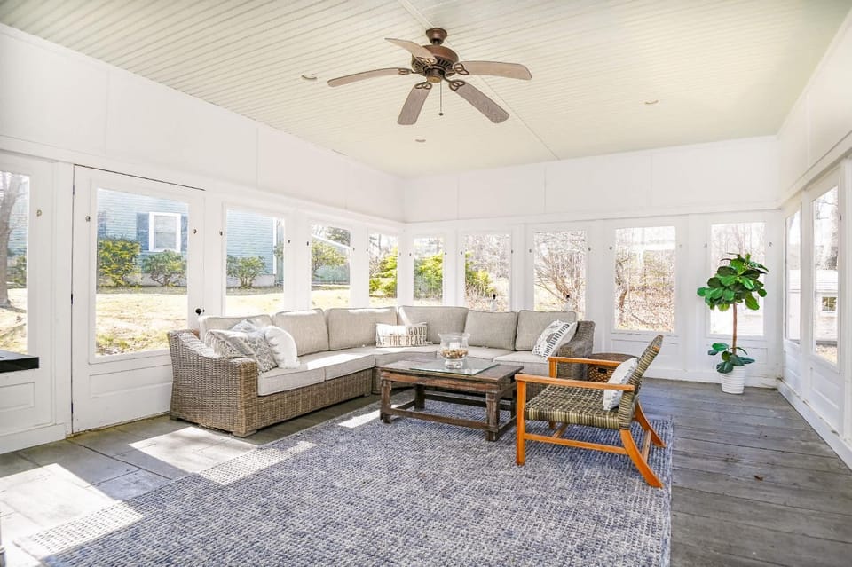 Stunning 5 BDR Walk to York Harbor Beach House in York Harbor