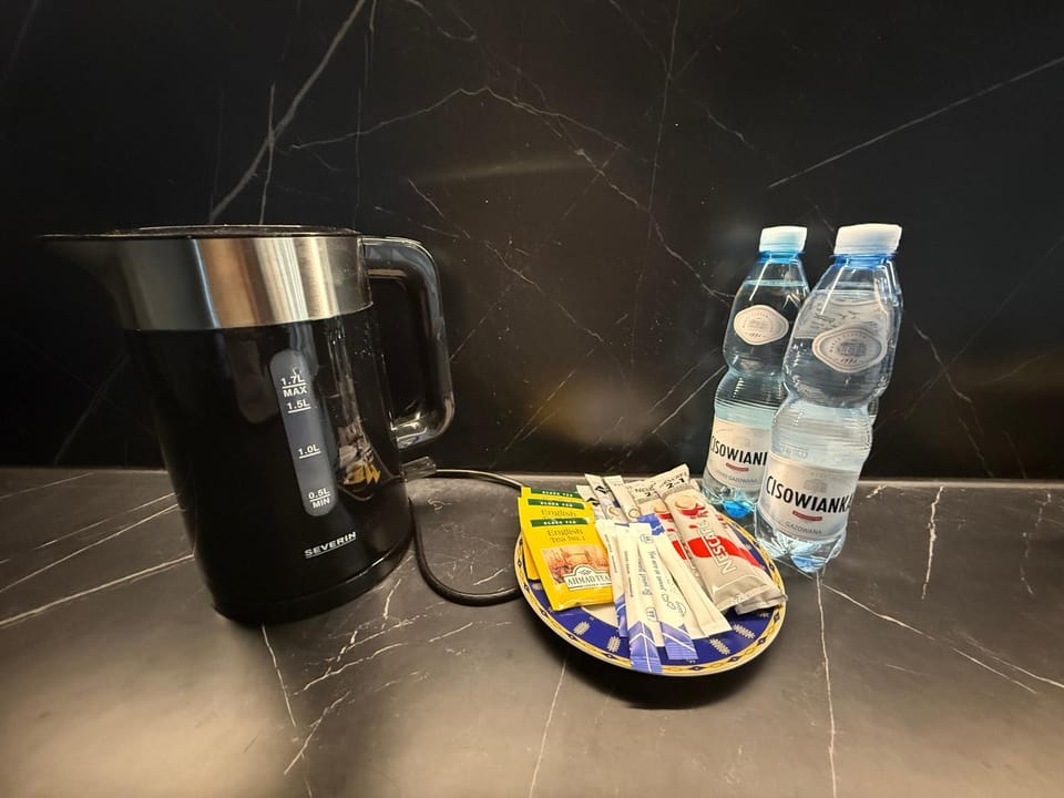 Coffee/tea facilities, Food and drinks, Food, Drinks