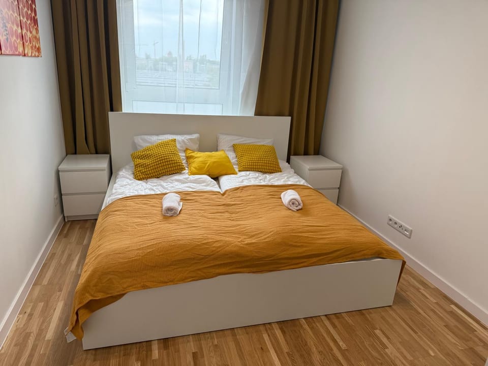 Bed, Photo of the whole room, Bedroom, towels
