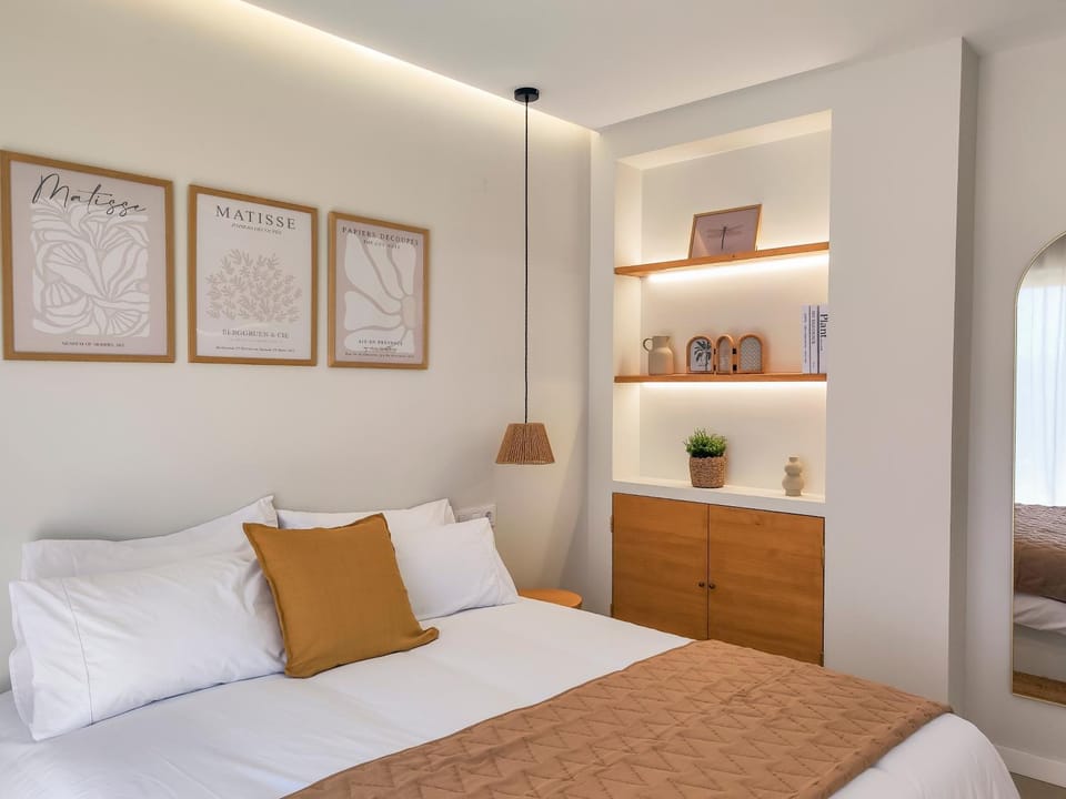 Bed, Photo of the whole room, Bedroom