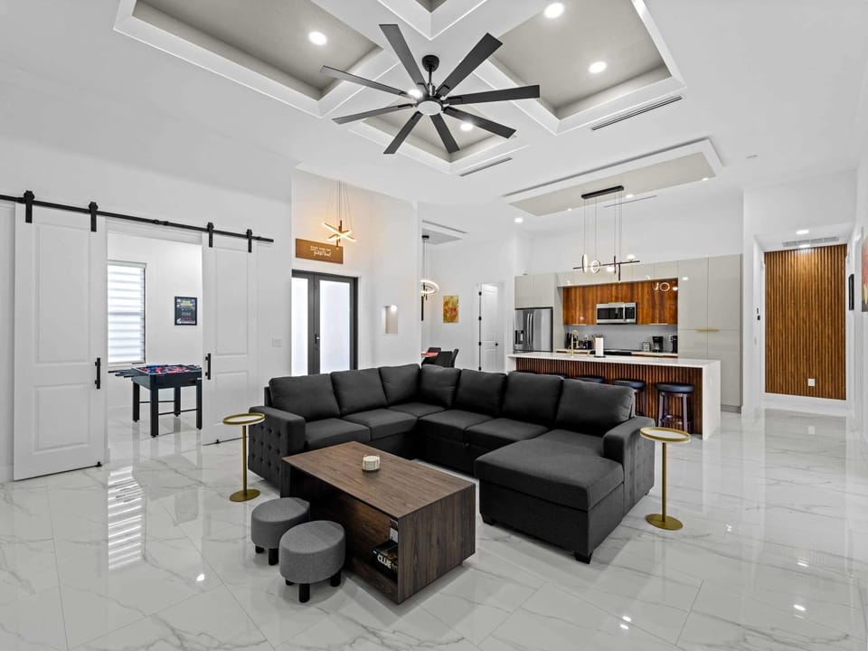 Brand-New - Contemporary Gem-Pool Game Room BBQ Apartment in Cape Coral