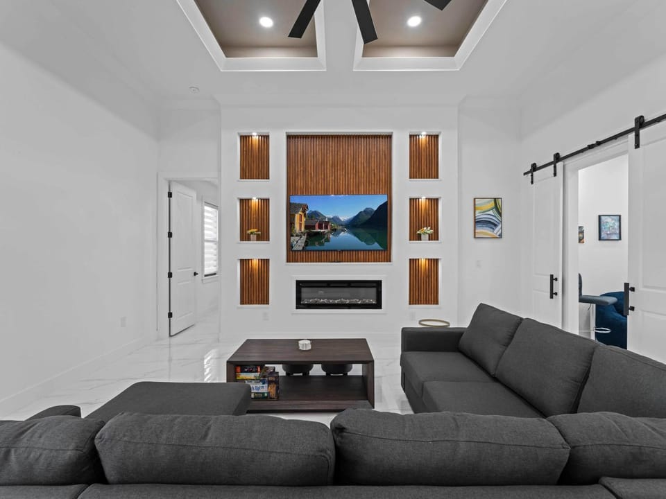 Brand-New - Contemporary Gem-Pool Game Room BBQ Apartment in Cape Coral
