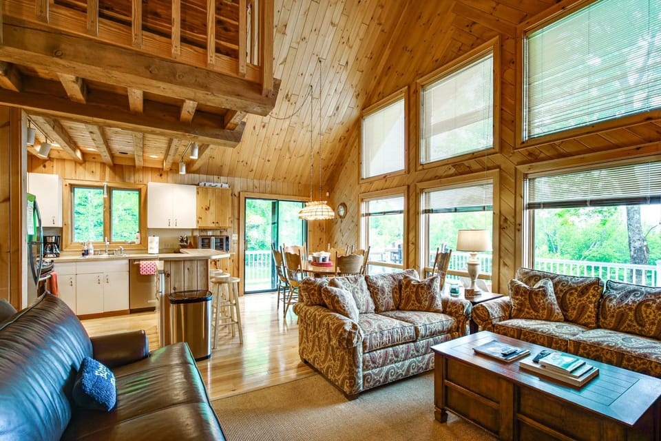 8 Mi to Okemo Mountain Resort: Mtn-View Retreat! House in Andover