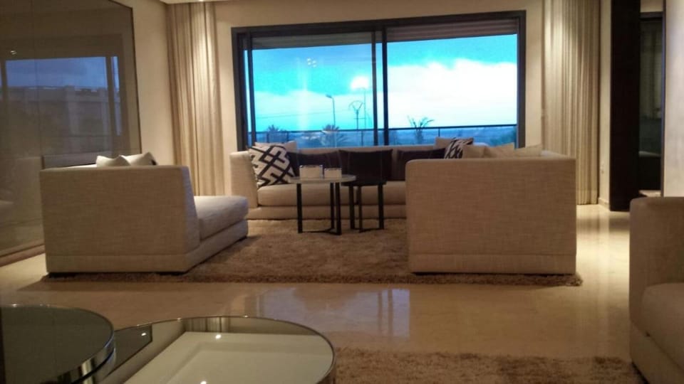Superbe appartement avec piscine face à la mer Apartment in Casablanca-Settat