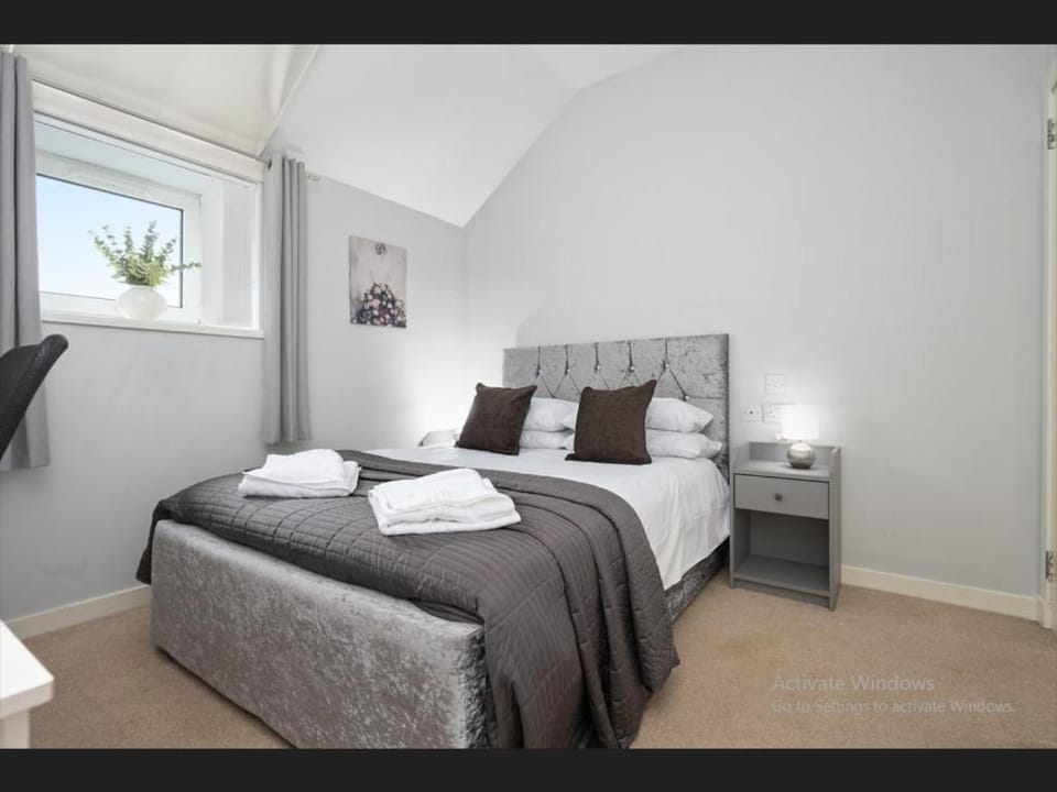 Modern 5-Bedroom House - Bannockburn House in Scotland