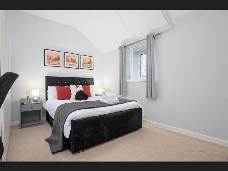 Modern 5-Bedroom House - Bannockburn House in Scotland