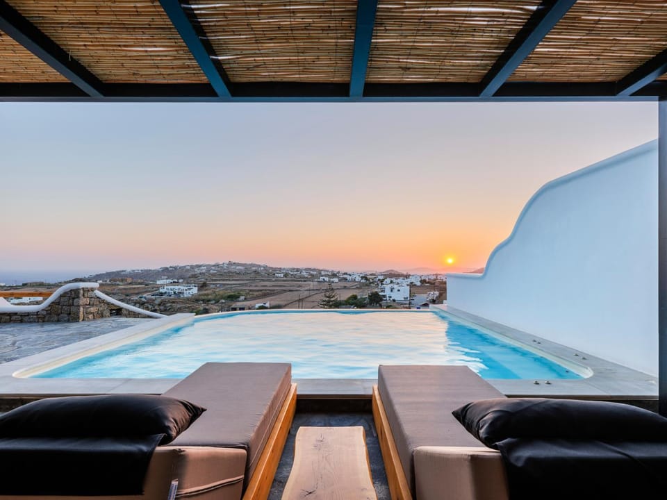 Patio, View (from property/room), Balcony/Terrace, Swimming pool, Swimming pool, Sunset, sunbed