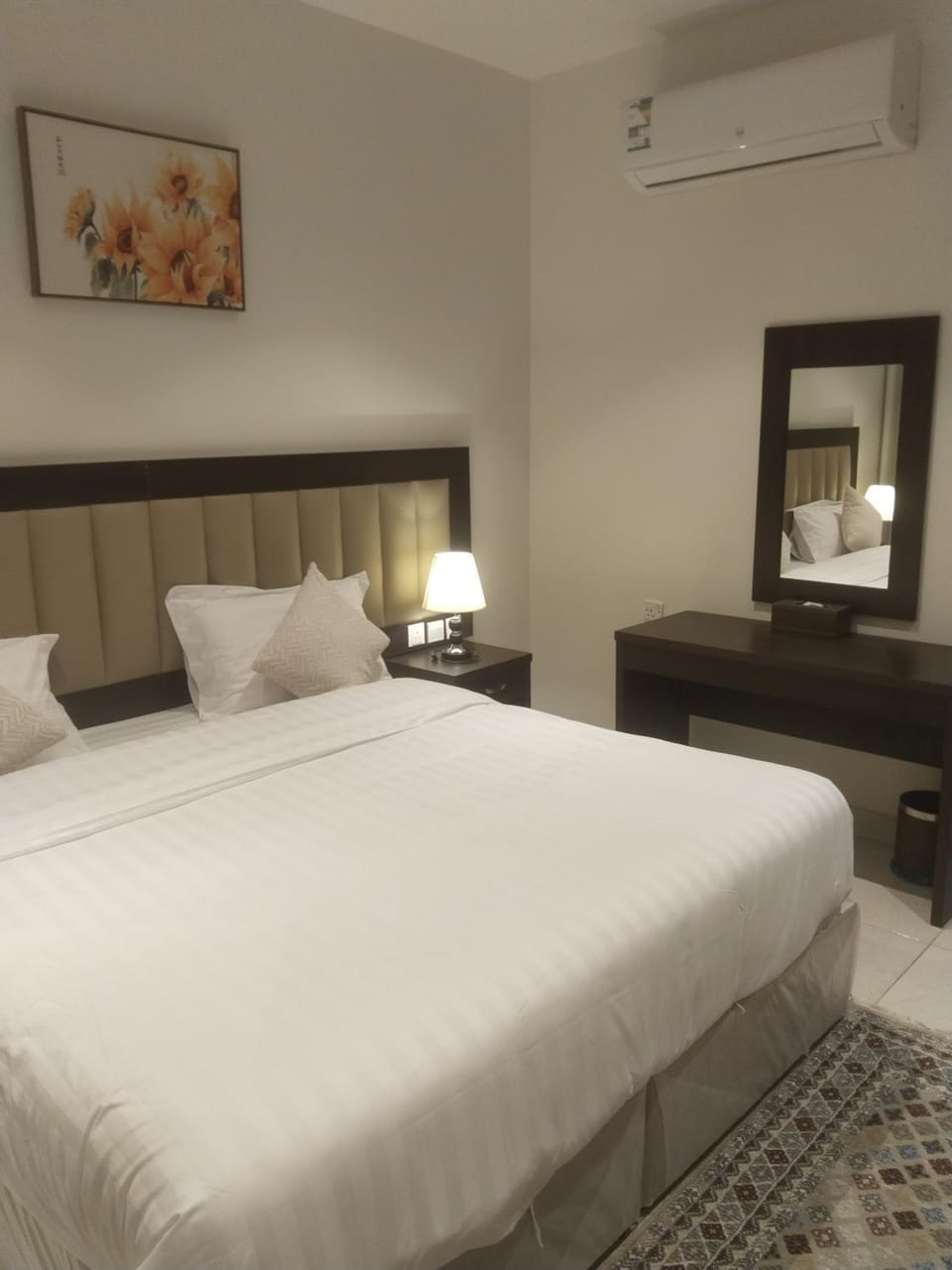 Bed, Photo of the whole room, Bedroom, air conditioner