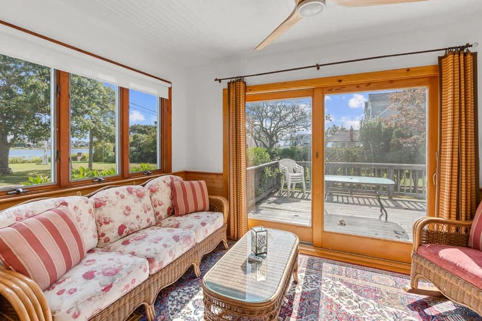 Lookout Point - 3 BDR Home Steps from Beach House in Falmouth