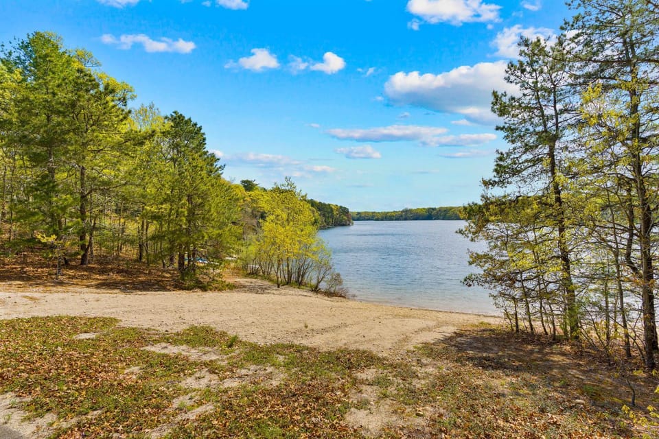 4 Bedroom - 5 min walk to Jenkins Pond House in Falmouth