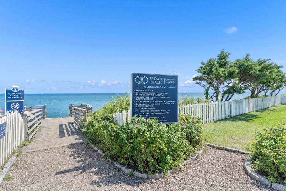 Vineyard Sound Retreat Sleeps 6 House in Maushop Village
