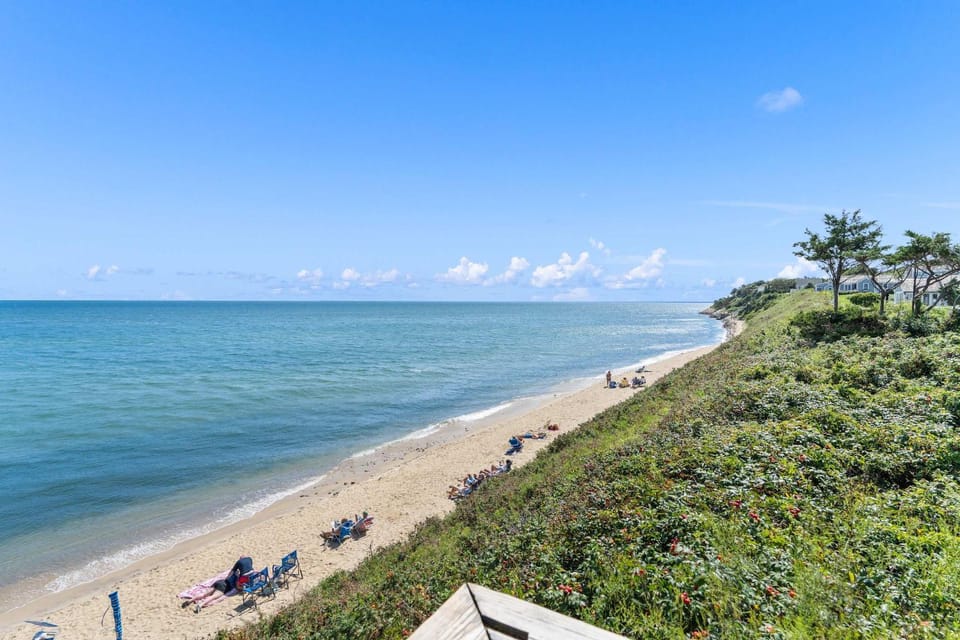 Vineyard Sound Retreat Sleeps 6 House in Maushop Village