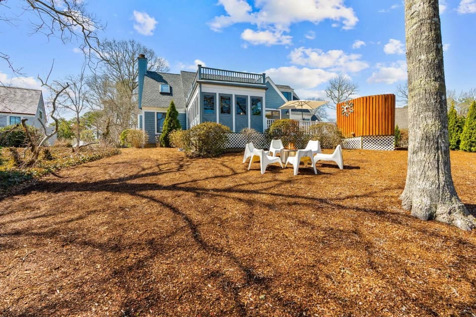 The Gathering Place - For 6 with Fire Pit House in New Seabury