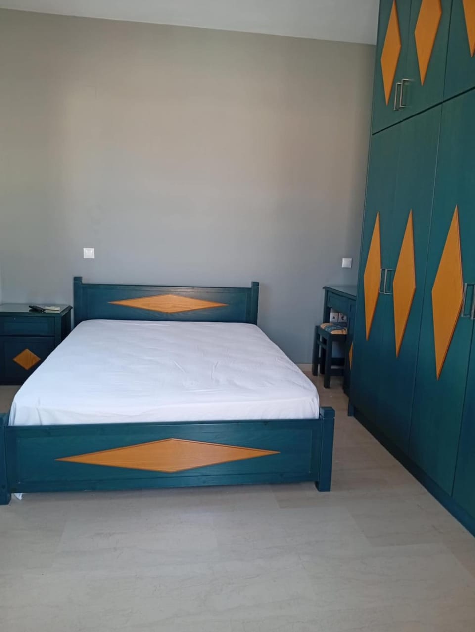 Photo of the whole room, Bedroom