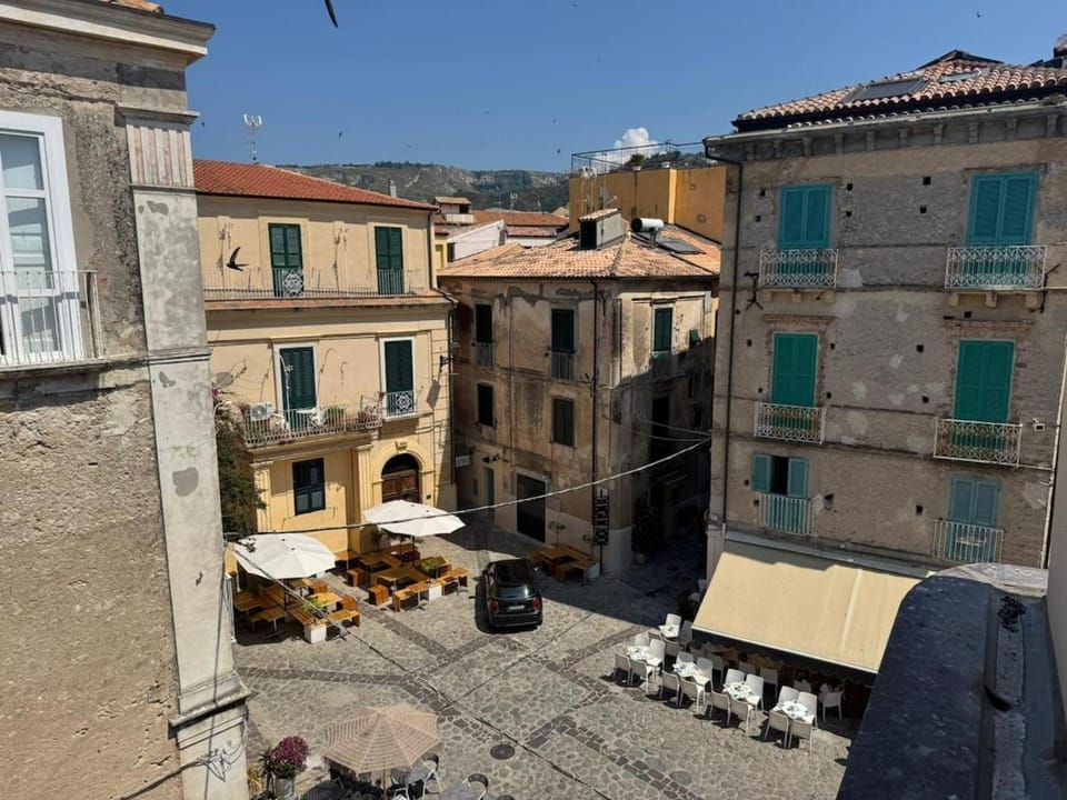 View (from property/room), Balcony/Terrace, City view