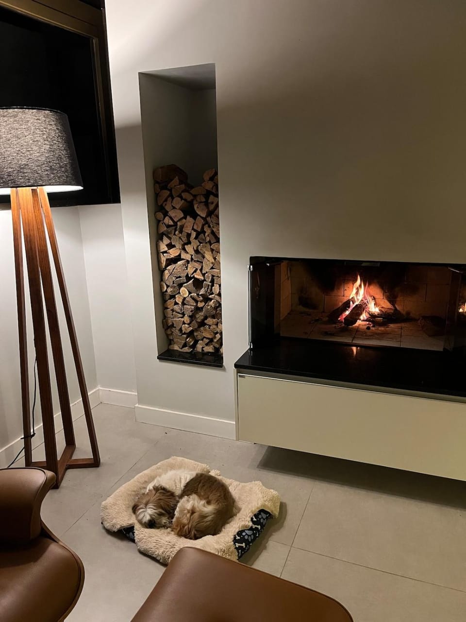 Seating area, fireplace