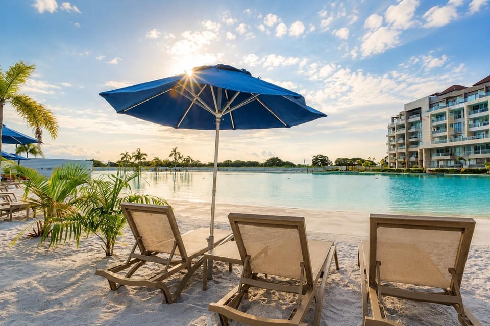 Baia Kristal: playa privada, laguna y balcón Apartment in Bolivar