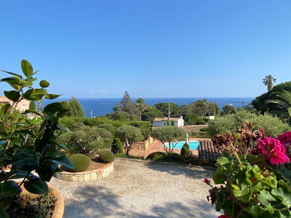 Villa au calme jardin piscine proche mer et centre ville Villa in Cannes