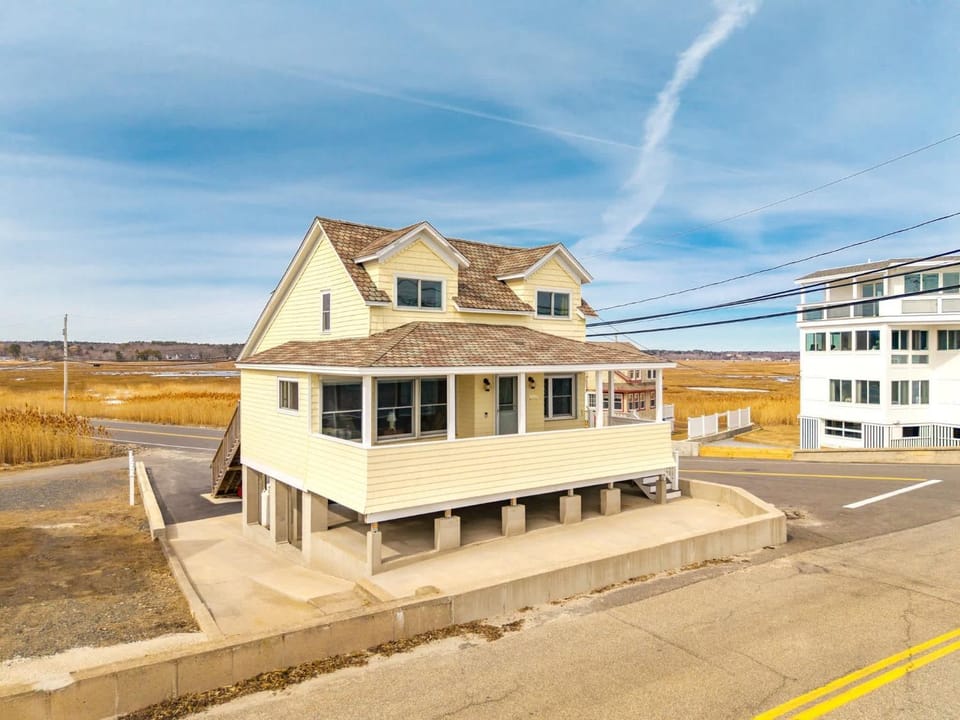 Oceanfront - Front Porch - Back Deck - Kitchen House in Wells