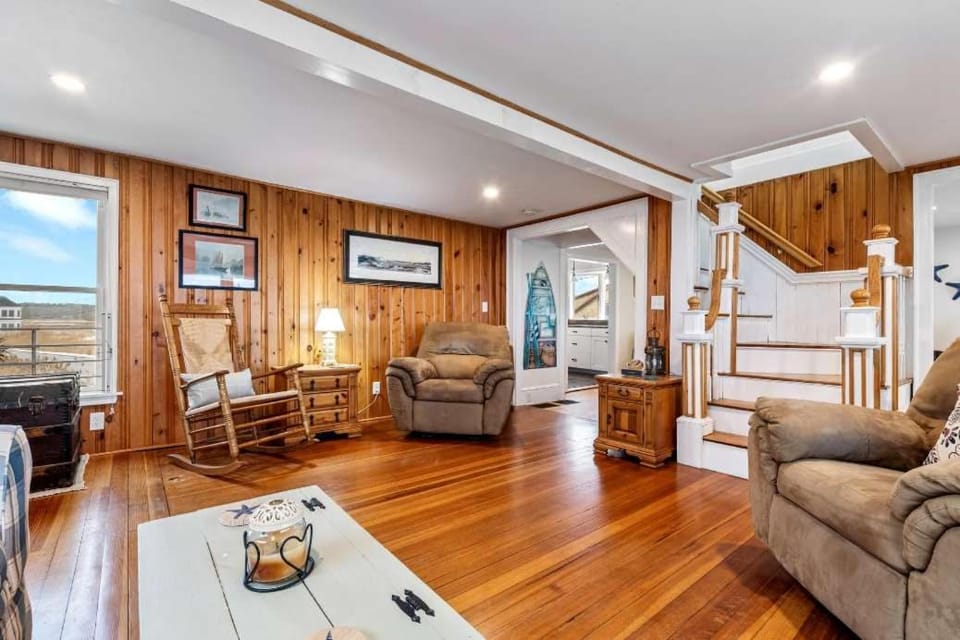 Oceanfront - Front Porch - Back Deck - Kitchen House in Wells