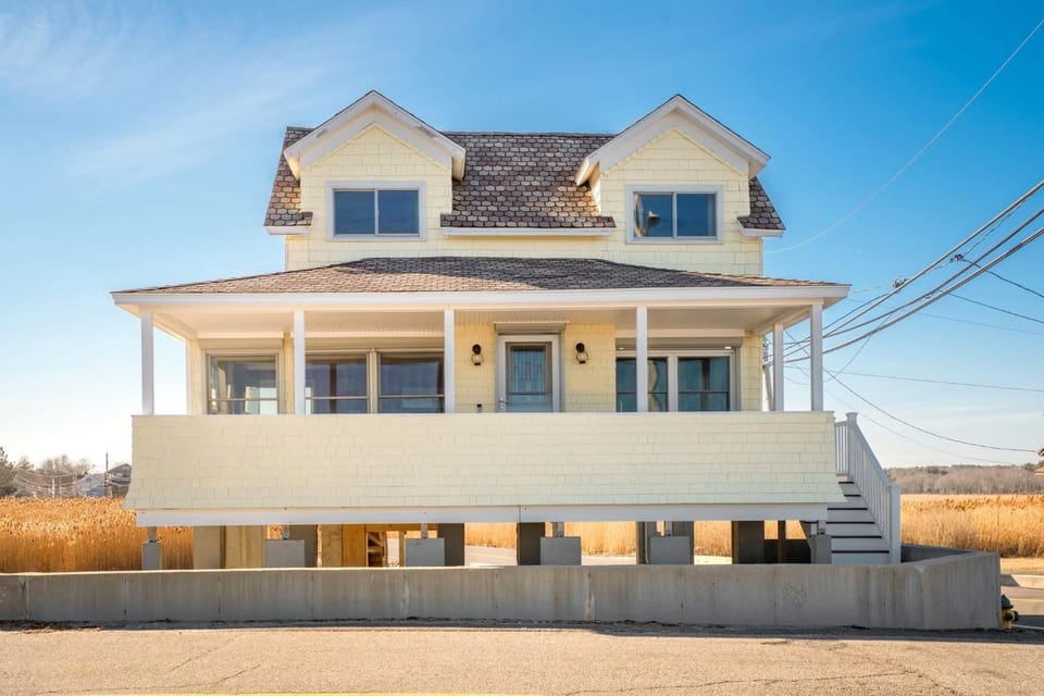 Oceanfront - Front Porch - Back Deck - Kitchen House in Wells