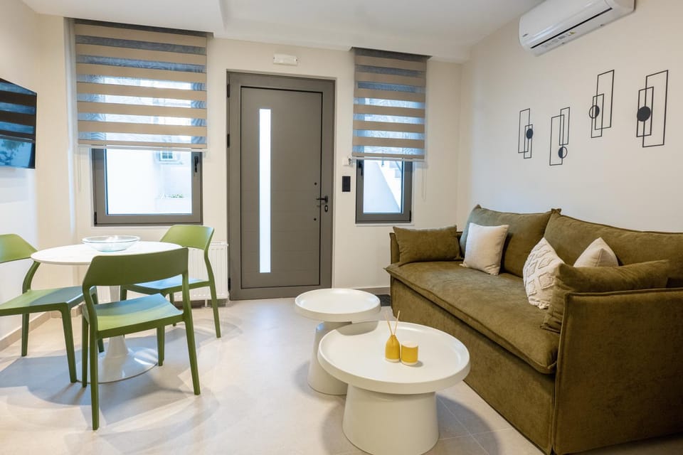 TV and multimedia, Living room, Decorative detail, Seating area, Dining area, air conditioner