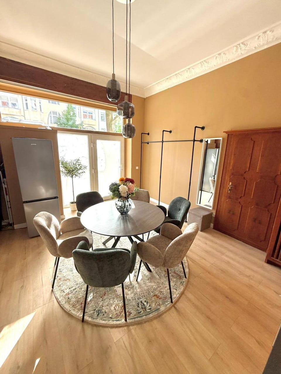 Seating area, Dining area