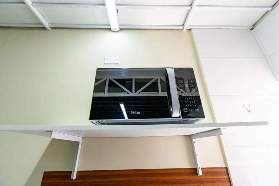 Kitchen or kitchenette, minibar, safe