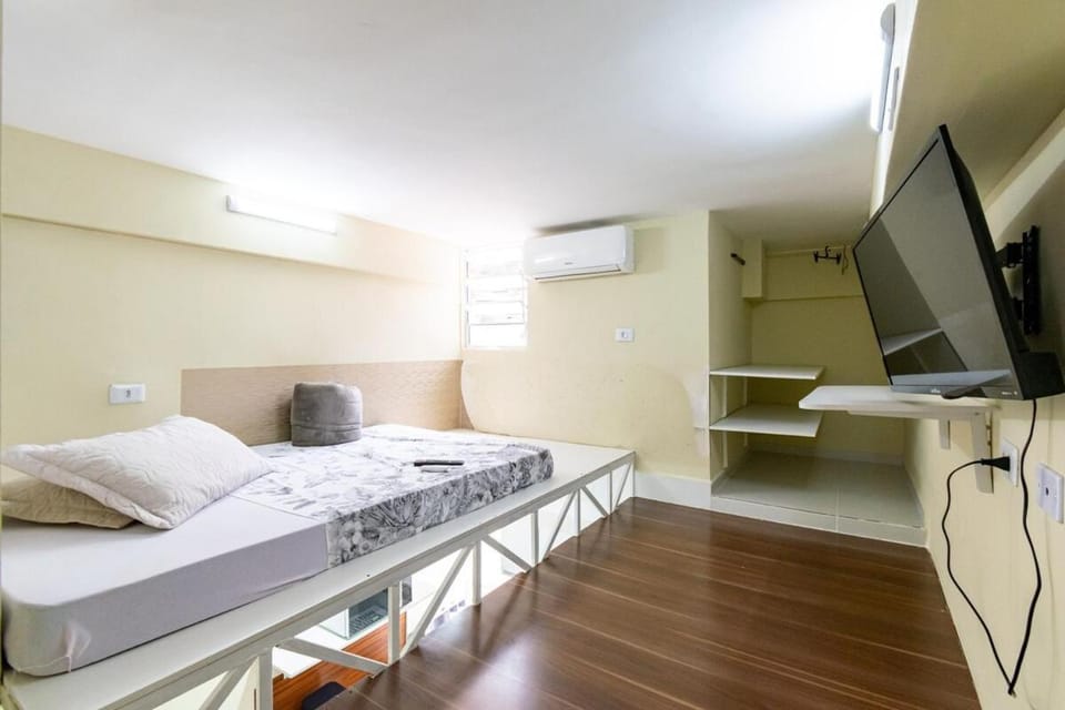 Bed, TV and multimedia, Photo of the whole room, Bedroom, air conditioner