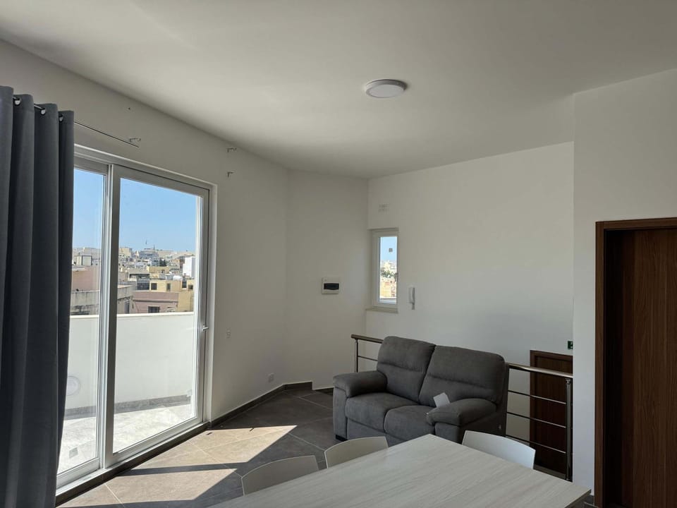 Cozy 1-Bedroom Penthouse - by HostMT Apartment in Malta
