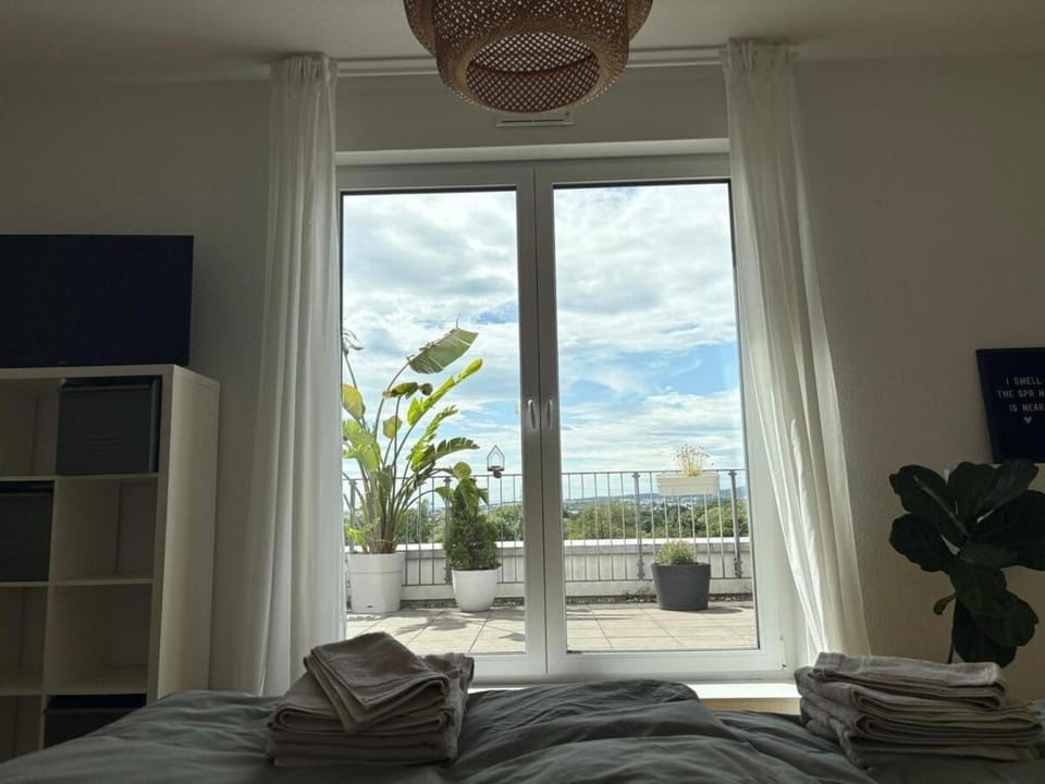 Bed, Natural landscape, TV and multimedia, View (from property/room), Balcony/Terrace, Photo of the whole room, Bedroom