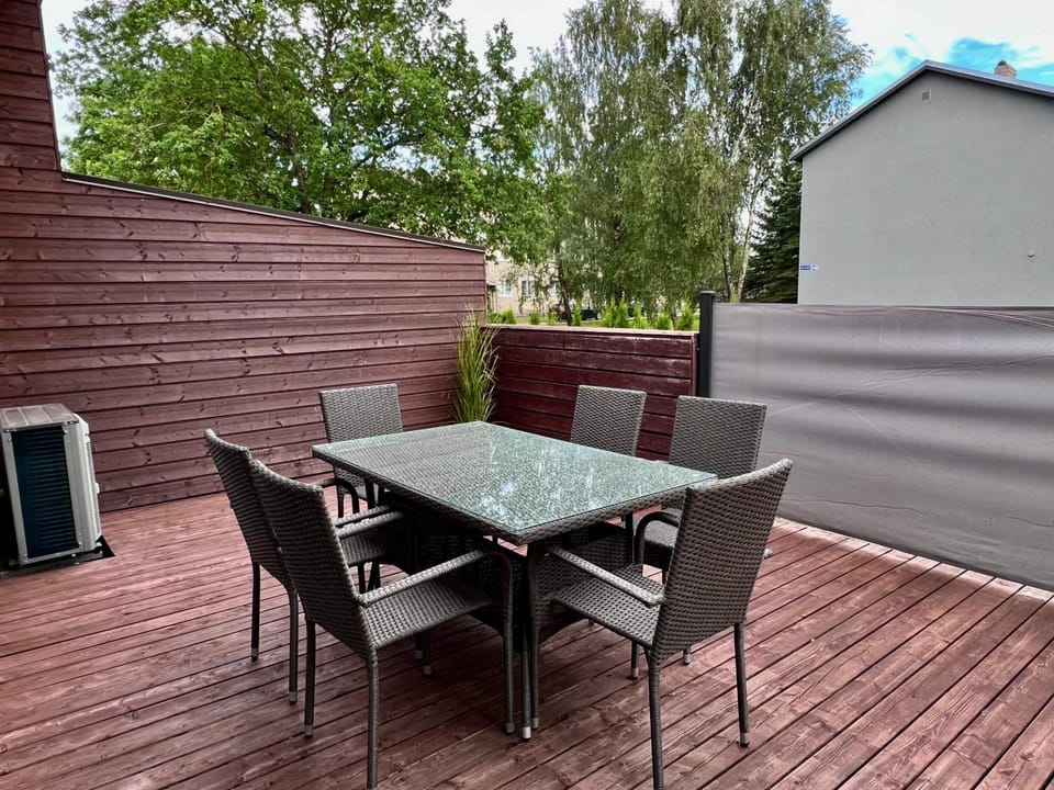 Patio, Day, Balcony/Terrace, Dining area