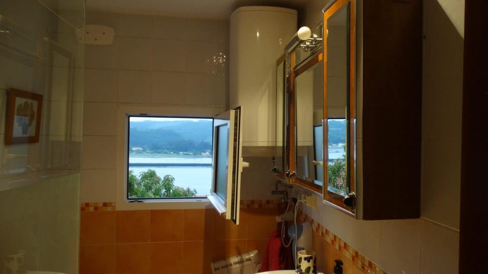 Bathroom, River view, Sea view
